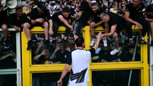 «Yuventus» va «Torino» muxlislari o'rtasidagi to'qnashuv o'yinni kechiktirdi
