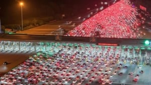 В Китае на платной дороге Учуань произошла большая пробка